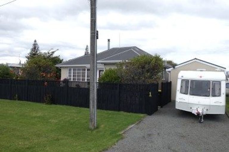 Photo of property in 1 Huia Street, Foxton Beach, Foxton, 4815