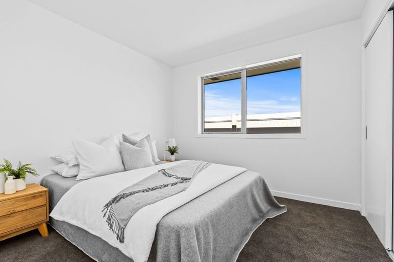 Photo of property in 104 Kaurinui Crescent, One Tree Point, 0118