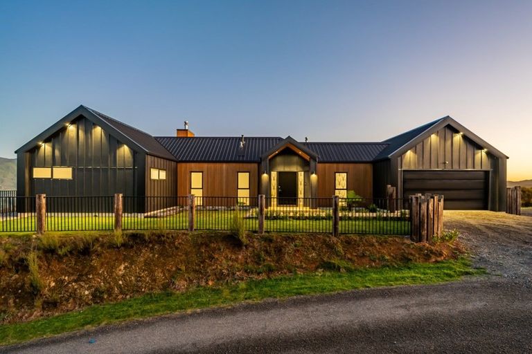 Photo of property in 229 Fairview Drive, Birchville, Upper Hutt, 5372