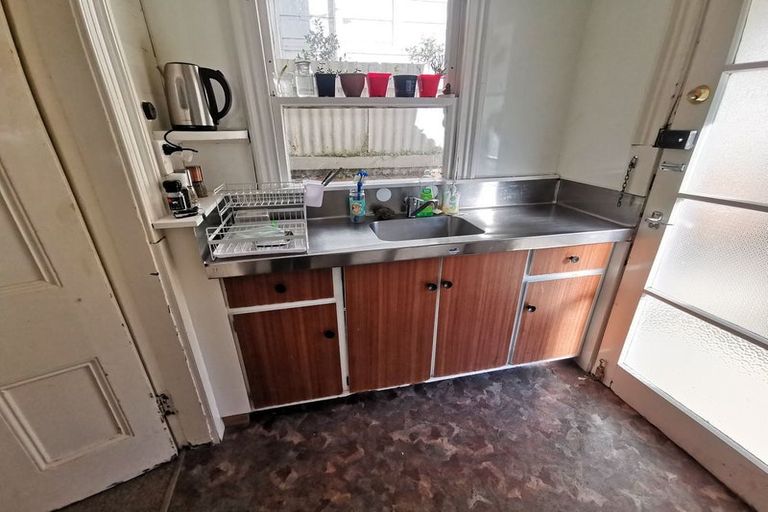 Photo of property in 47 Aurora Terrace, Kelburn, Wellington, 6012