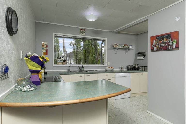 Photo of property in 9 Denver Avenue, Sunnyvale, Auckland, 0612