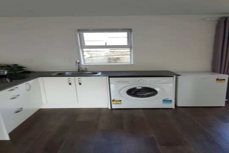 Photo of property in 64a Beach Road, Mellons Bay, Auckland, 2014