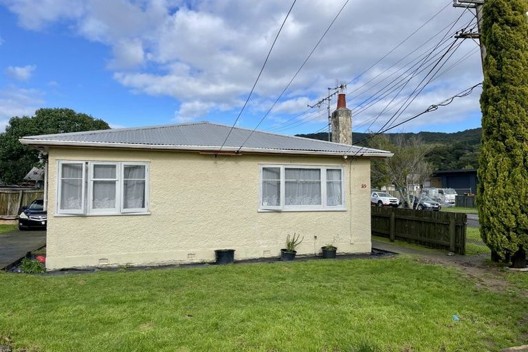 Photo of property in 29 Burden Avenue, Wainuiomata, Lower Hutt, 5014