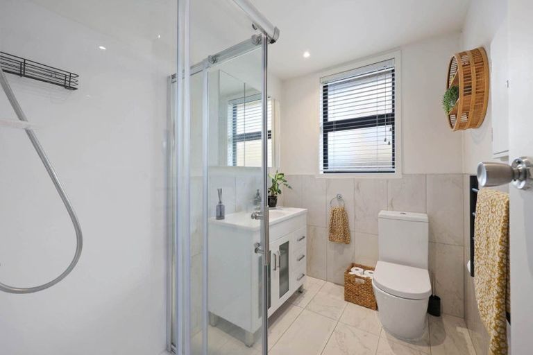 Photo of property in 3/132 Onewa Road, Northcote, Auckland, 0627
