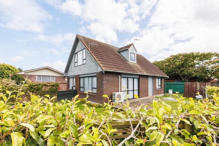 Photo of property in 3 Caroline Crescent, Highbury, Palmerston North, 4412