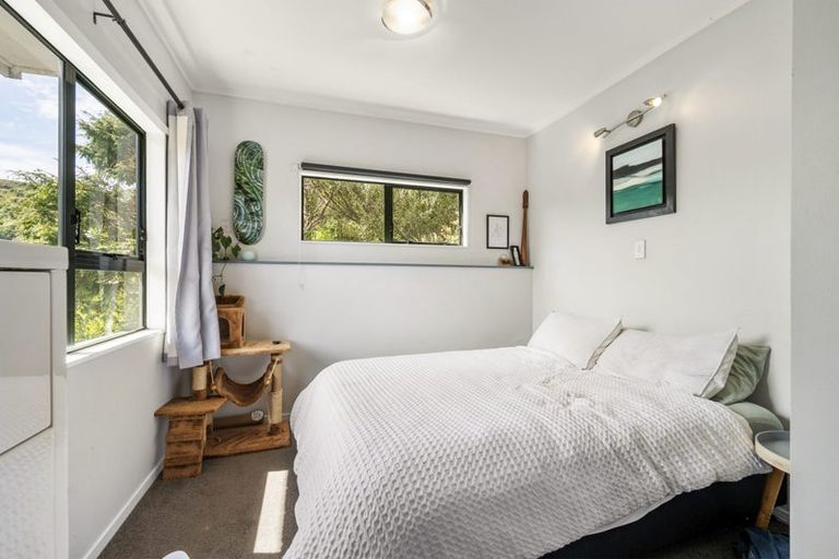 Photo of property in 20 Bay Lair Grove, Island Bay, Wellington, 6023