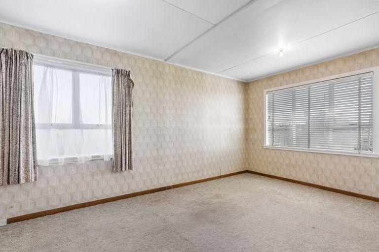Photo of property in 62 Ninia Road, Paraite, New Plymouth, 4373