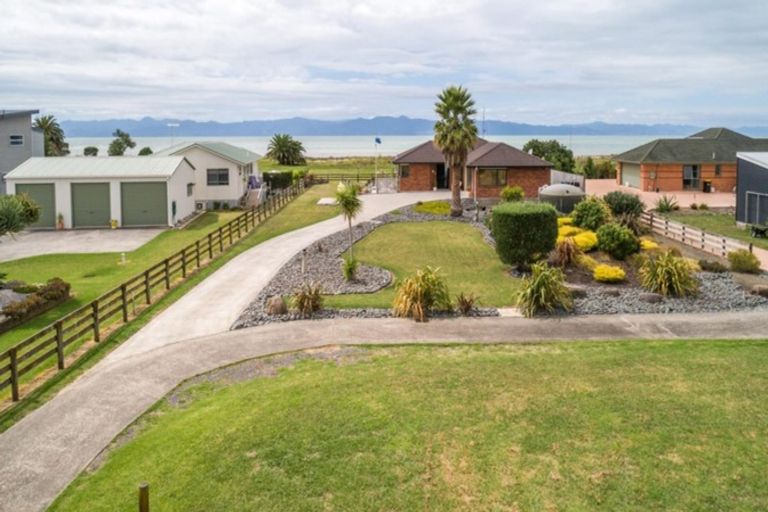 Photo of property in 16 Mylindas Road, Whakatiwai, Miranda, 2473