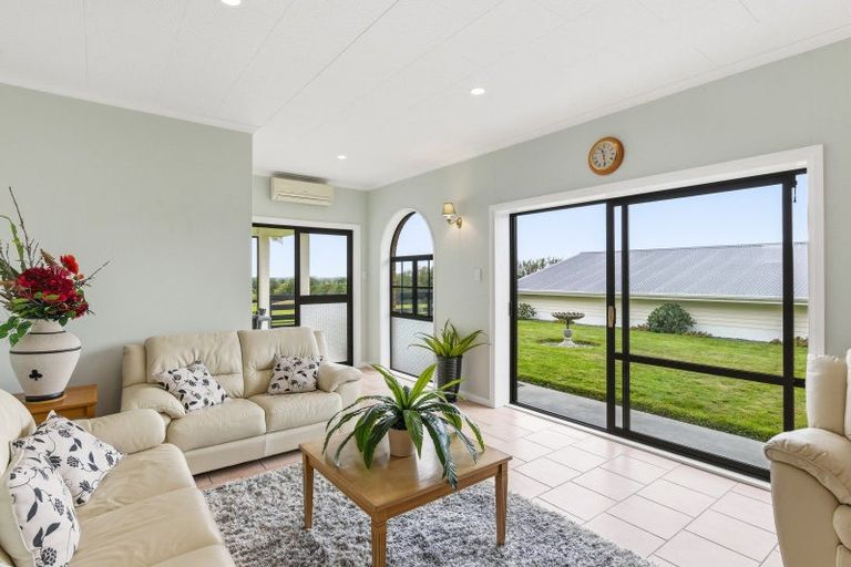 Photo of property in 15 Koputaroa Road, Levin, 5575
