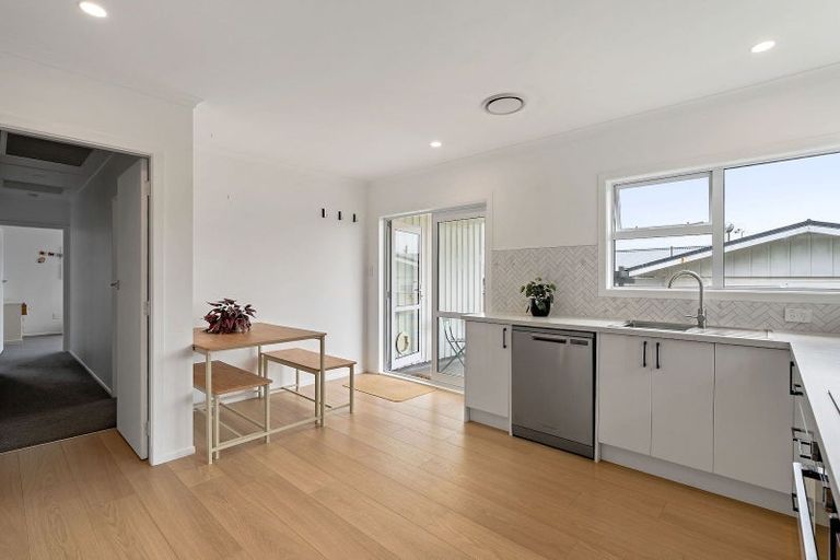 Photo of property in 3 Catherine Crescent, Paparangi, Wellington, 6037