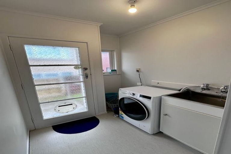 Photo of property in 2/38 Knightsbridge Drive, Forrest Hill, Auckland, 0620