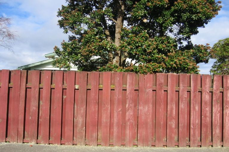 Photo of property in 33 Whites Line West, Woburn, Lower Hutt, 5010