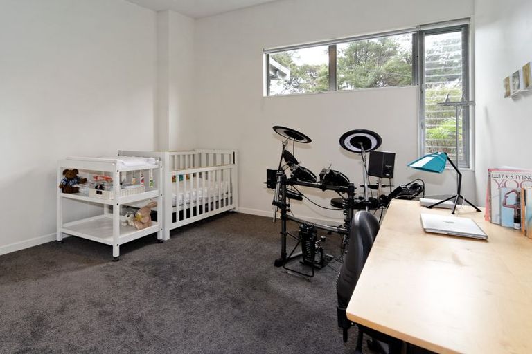 Photo of property in 20c Konini Road, Titirangi, Auckland, 0604