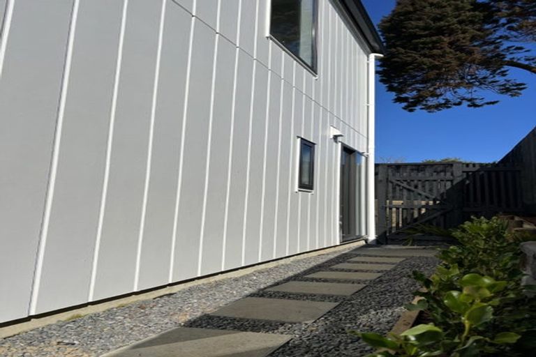 Photo of property in 10/11 Scanlen Terrace, Kelston, Auckland, 0602