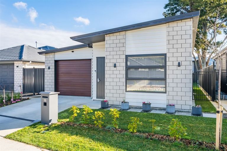 Photo of property in 16 Pattullo Crescent, Wallaceville, Upper Hutt, 5018