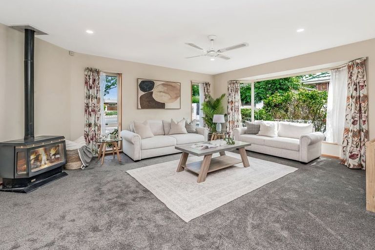 Photo of property in 2/128 Yaldhurst Road, Sockburn, Christchurch, 8042