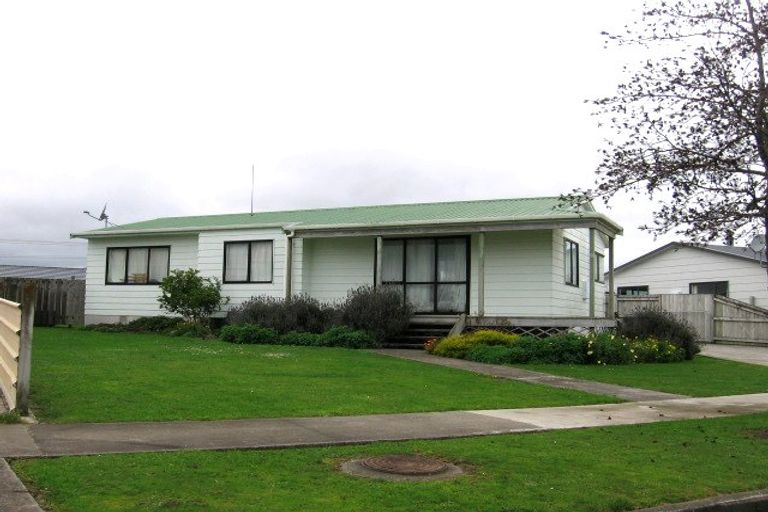 Photo of property in 100 Hillcrest Drive, Kelvin Grove, Palmerston North, 4414