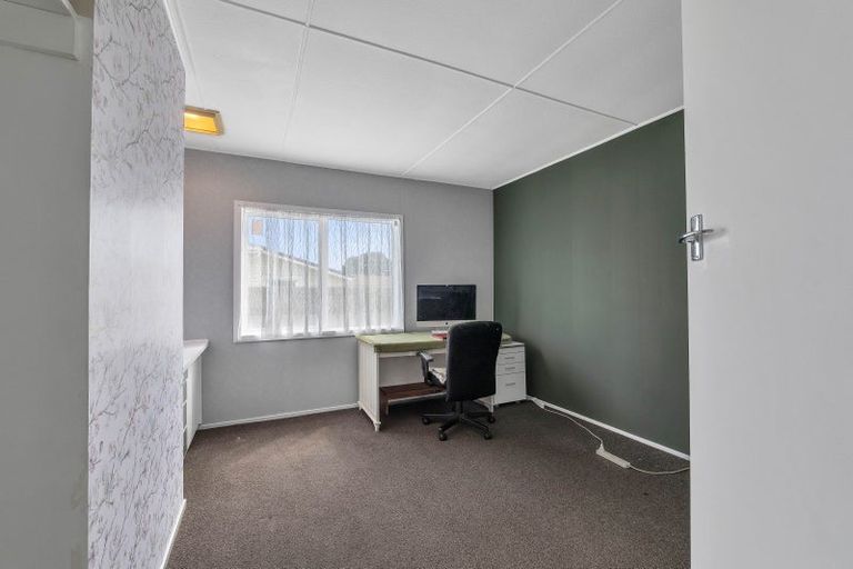 Photo of property in 2 Bone Crescent, Hawera, 4610