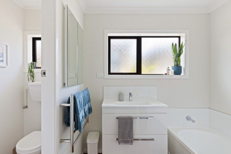 Photo of property in 35a Ropiha Street, Fitzroy, New Plymouth, 4312