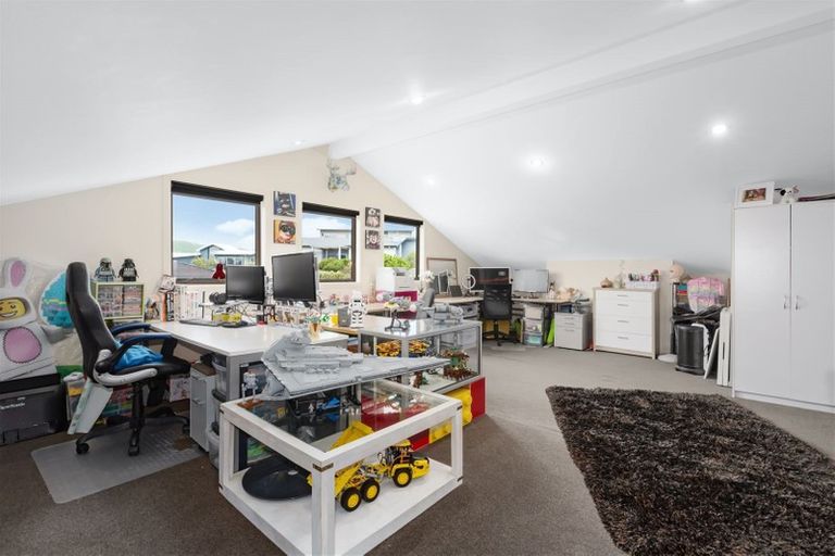 Photo of property in 8 Kahurangi Heights, Aotea, Porirua, 5024