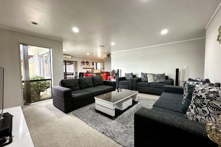 Photo of property in 60a Donovan Avenue, Massey, Auckland, 0614