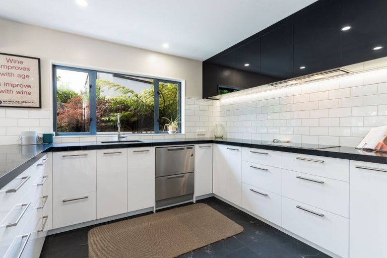 Photo of property in 11 Ruapehu Drive, Fitzherbert, Palmerston North, 4410
