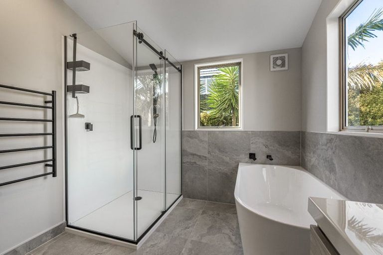 Photo of property in 4/7 Radiata Lane, Chatswood, Auckland, 0626