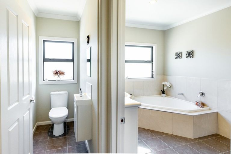 Photo of property in 2a Windsor Terrace, Taradale, Napier, 4112