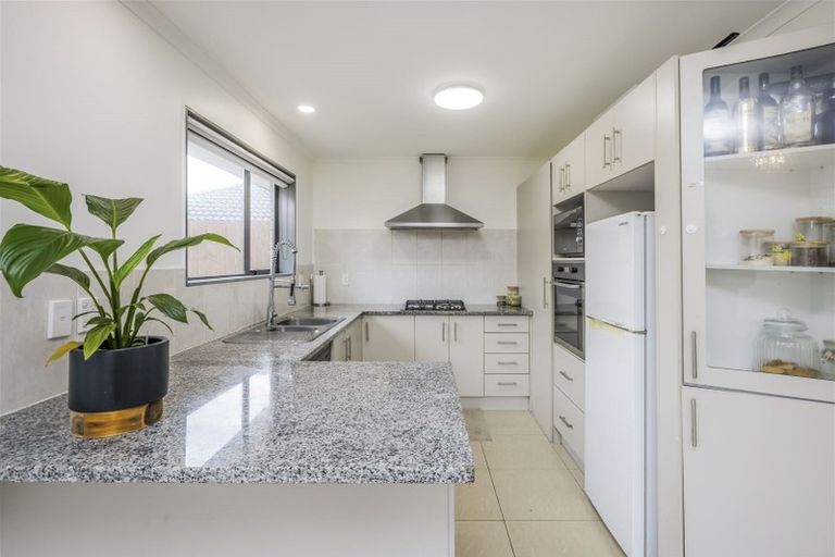 Photo of property in 13 Kokako Rise, Papakura, 2110