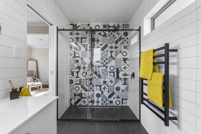 Photo of property in 24 Gulf Crest, Bucklands Beach, Auckland, 2012