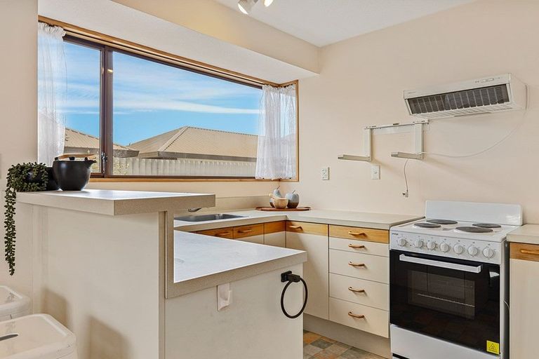 Photo of property in 4a Grassmere Street, Papanui, Christchurch, 8052