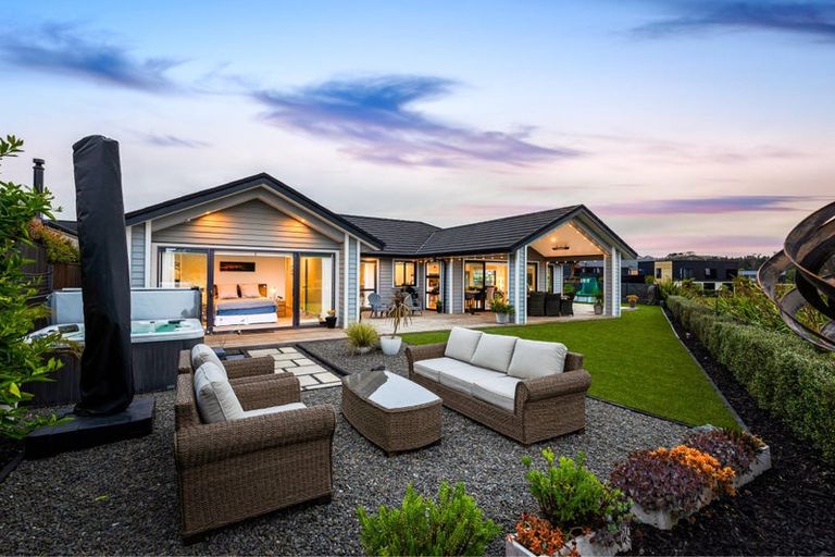 Photo of property in 22 William Blake Way, Riverhead, 0820