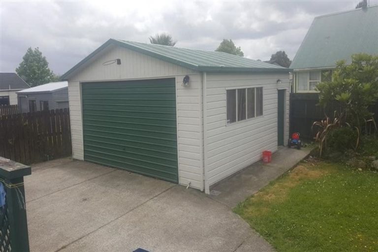 Photo of property in 1 Posa Avenue, Henderson, Auckland, 0612