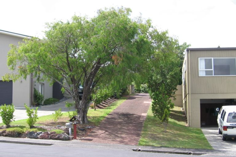 Photo of property in 2/8 Christensen Place, Forrest Hill, Auckland, 0620