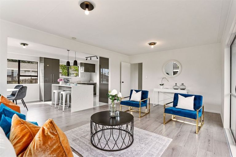 Photo of property in 1/12 Frobisher Way, Clendon Park, Auckland, 2103