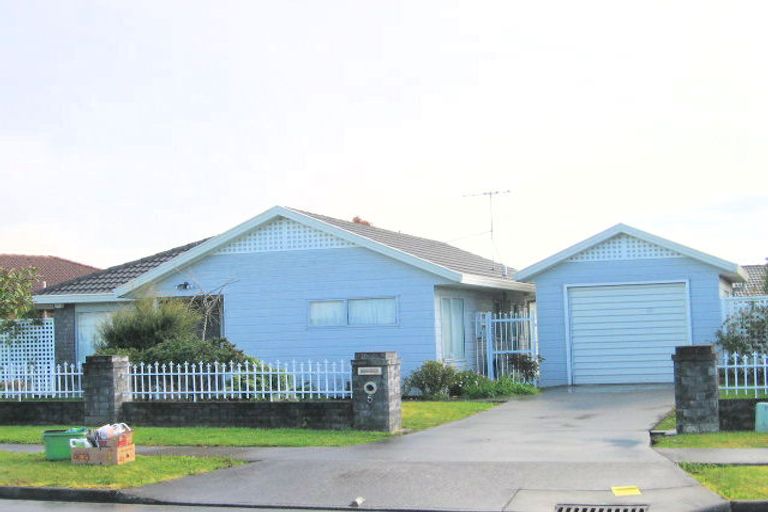 Photo of property in 5 Heathridge Place, Burswood, Auckland, 2013