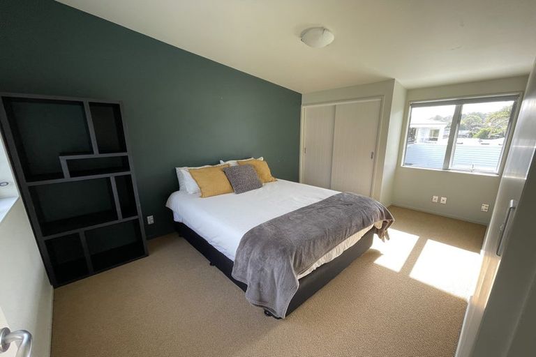 Photo of property in 12a Sandown Road, Rothesay Bay, Auckland, 0630