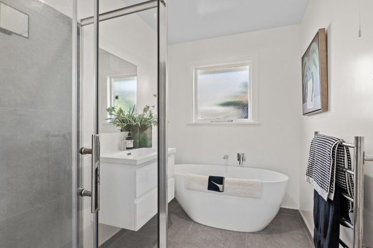Photo of property in 19 Eglinton Street, Avondale, Christchurch, 8061