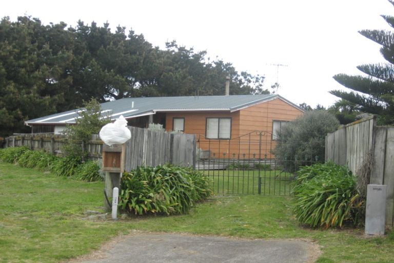 Photo of property in 13 Arataki Street, Waitarere Beach, Levin, 5510