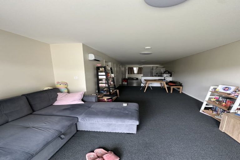 Photo of property in 2/242 Great North Road, Henderson, Auckland, 0612