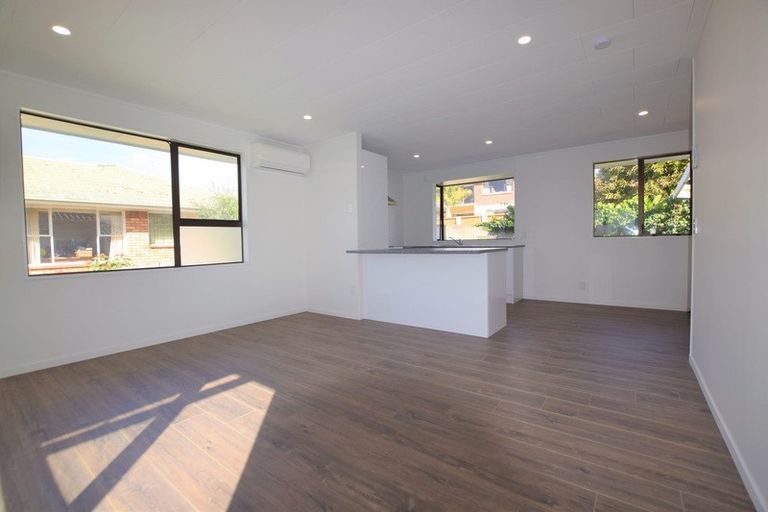 Photo of property in 15 Wakeling Avenue, Te Atatu South, Auckland, 0610