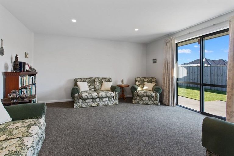 Photo of property in 20 Awa Place, Rangiora, 7400