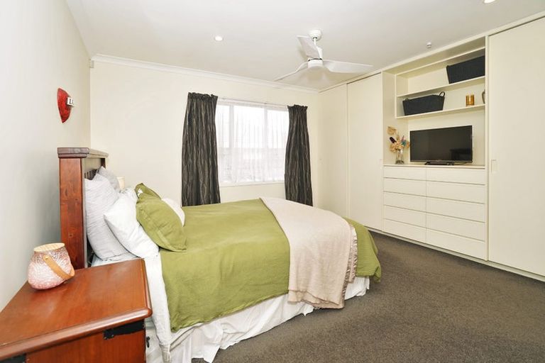 Photo of property in 2 Dover Road, St Andrews, Hamilton, 3200