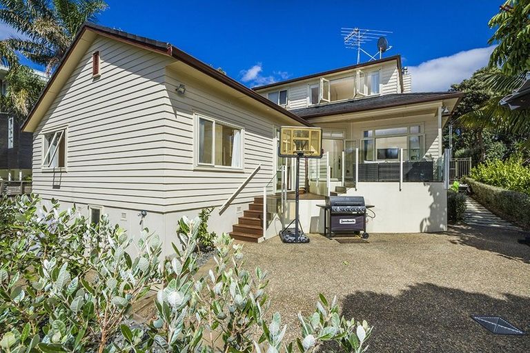 Photo of property in 25 Ocean View Road, Milford, Auckland, 0620