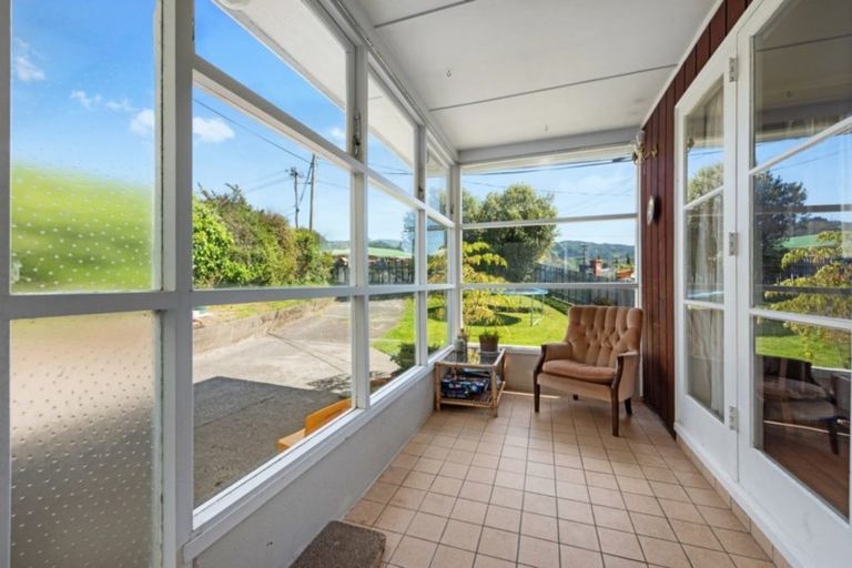 Photo of property in 1/45 Dowling Grove, Silverstream, Upper Hutt, 5019