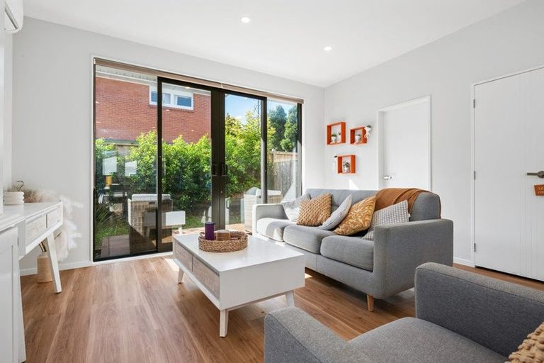 Photo of property in 421b Glenfield Road, Glenfield, Auckland, 0629