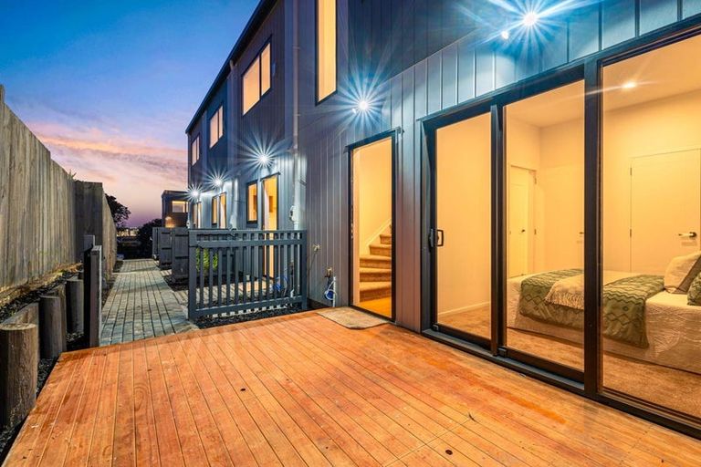 Photo of property in 19f Ellesmere Crescent, Pakuranga Heights, Auckland, 2010