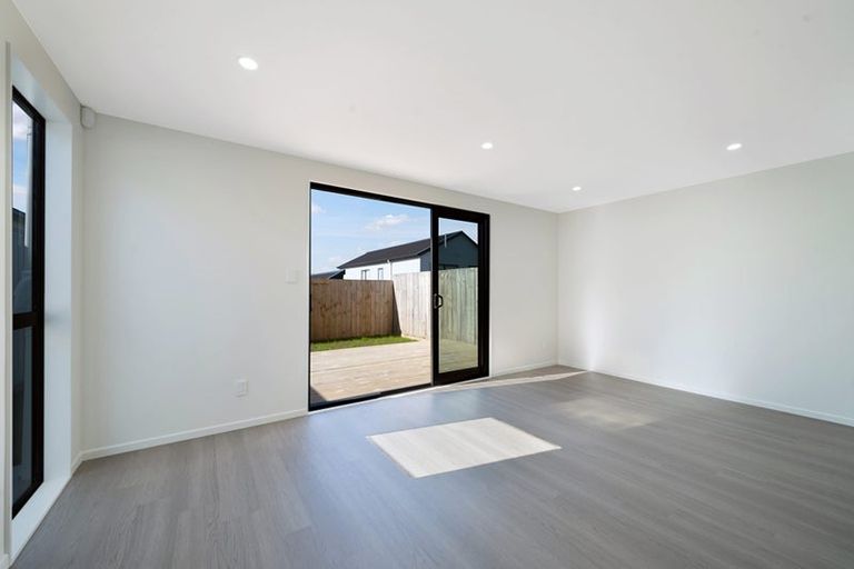 Photo of property in 52 Horokaka Street, Massey, 0614