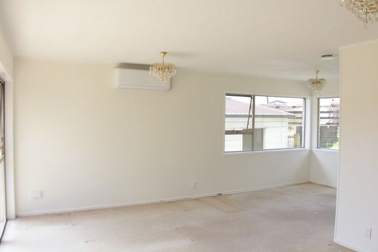 Photo of property in 4 Sirius Place, Botany Downs, Auckland, 2010