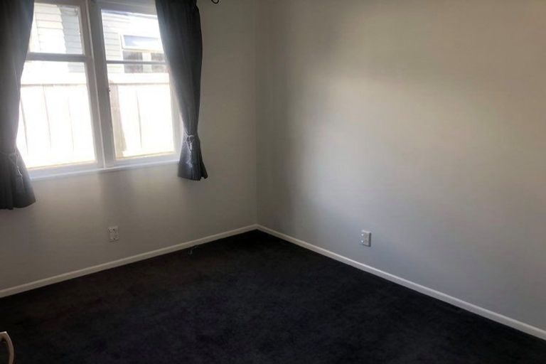 Photo of property in 5 Holly Grove, Maungaraki, Lower Hutt, 5010